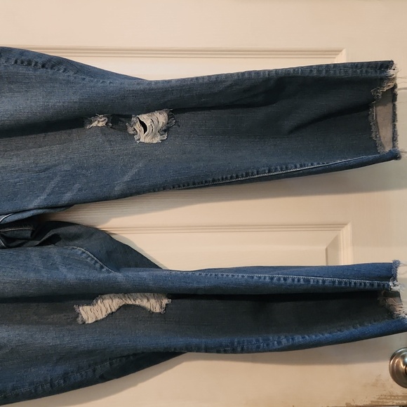 EUC Torrid Sz 26R Distressed Knee And Hem Denim Jeans - Picture 2 of 8